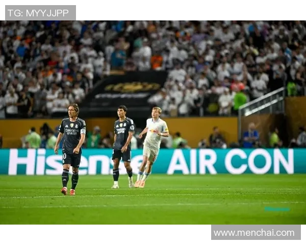 皇马与巴黎激战正酣比分结果揭晓引发球迷热议 皇马与巴黎激战正酣比分结果揭晓引发球迷热议